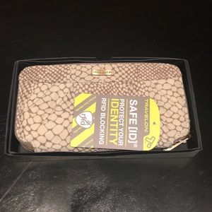 TRAVELON SAFE ID RFID BLOCKING WALLET